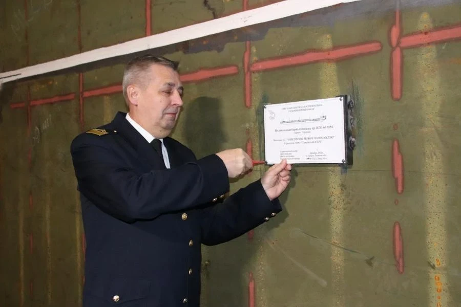 На судостроительном заводе в Томской области заложили партию новых барж для Енисейского пароходства