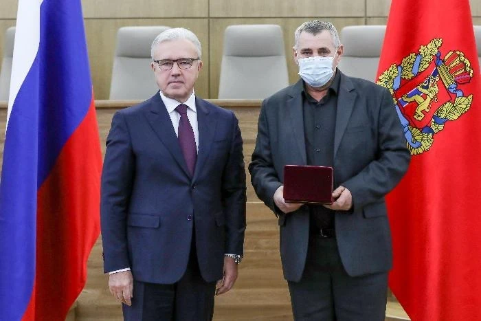 Губернатор Александр Усс подвел итоги сельскохозяйственного сезона и вручил отличившимся аграриям высокие награды