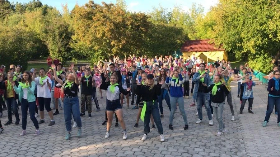 Как собрать ребенка в летний лагерь: особый рюкзак, недорогие вещи и медицинские справки 