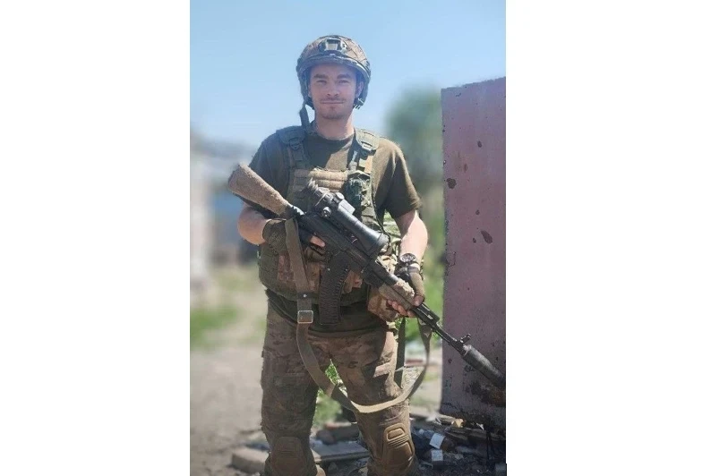 Это наши мальчишки