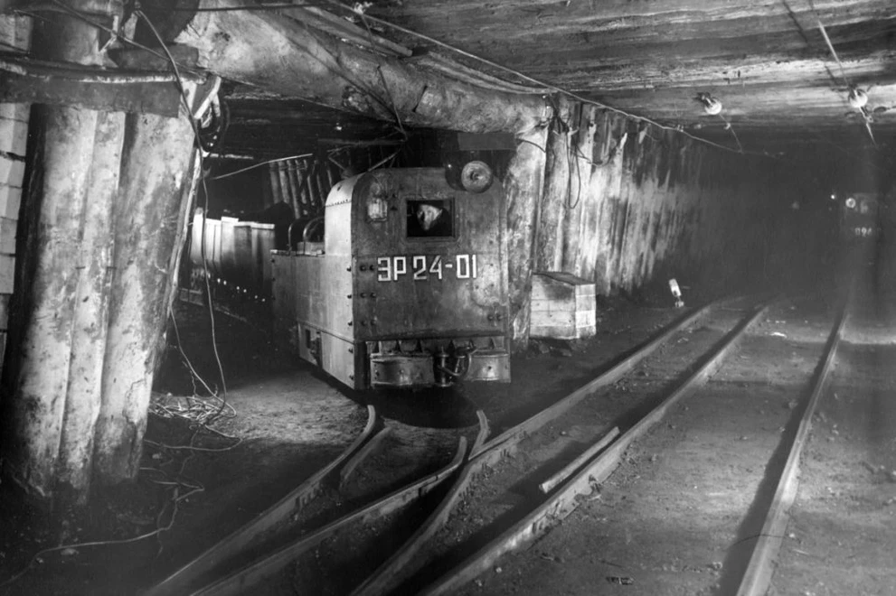 1944-g.-leto_shahta.elektrovoz-0_140-1024x683.jpg