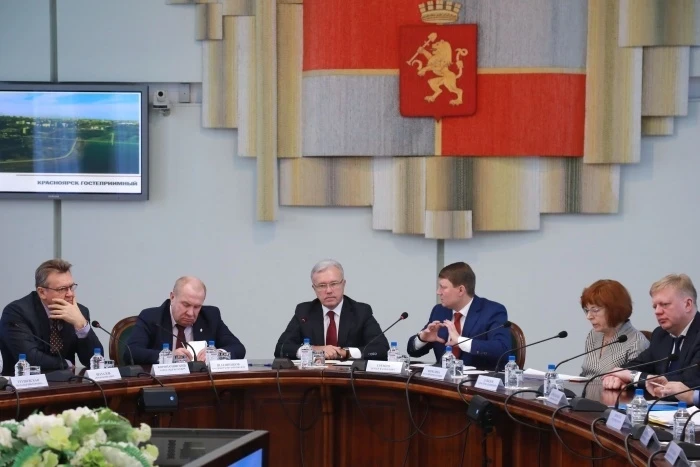 АВУ и руководство города - фото с официального портала Красноярского края.jpg