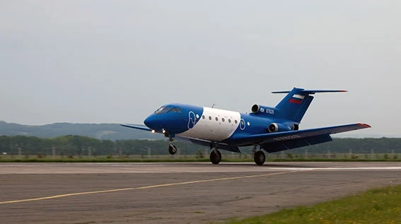 Як-40.jpg Як-40.jpg