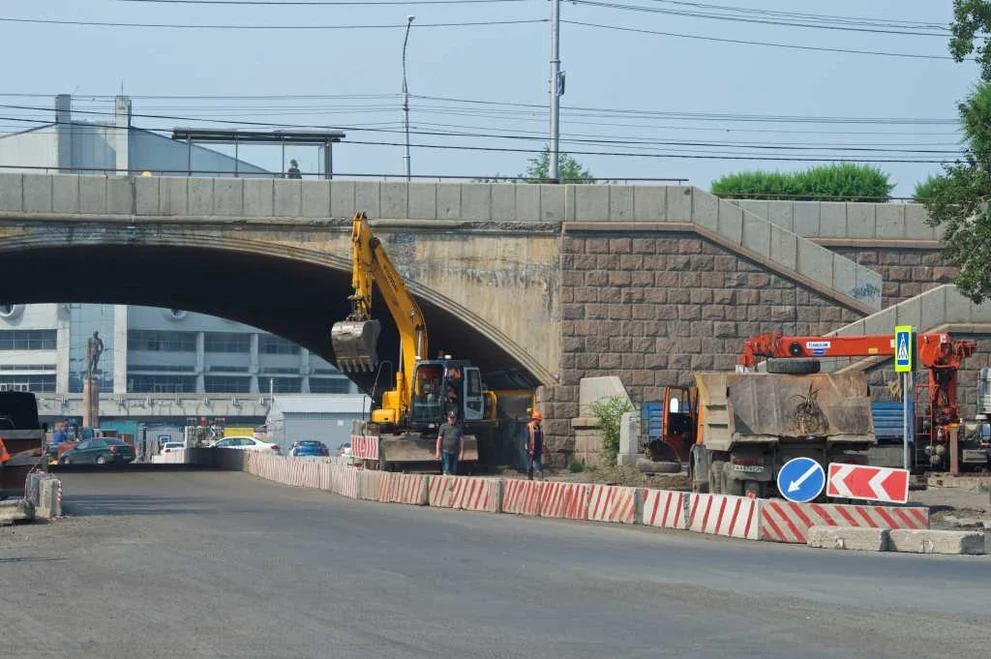 Ремонт теплосети у коммунального моста.jpg