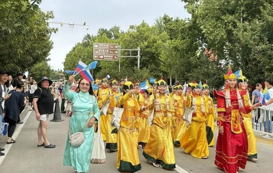 Юные артисты из Тувы покоряют Китай