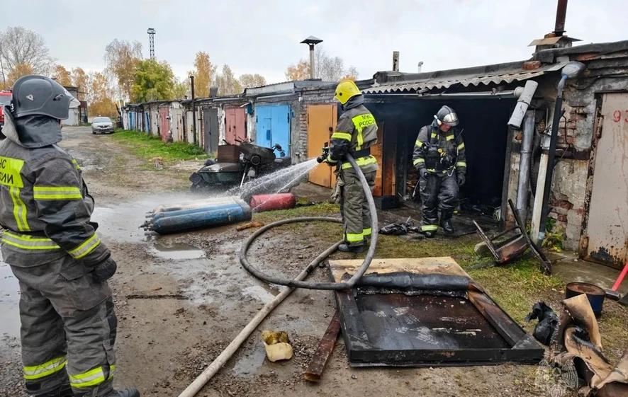 Полыхающие байки в гаражах Красноярья встревожили весь кооператив