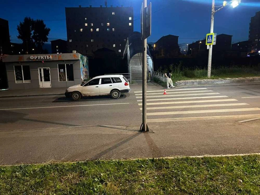 В Красноярске водитель сбил двух девушек на пешеходном переходе