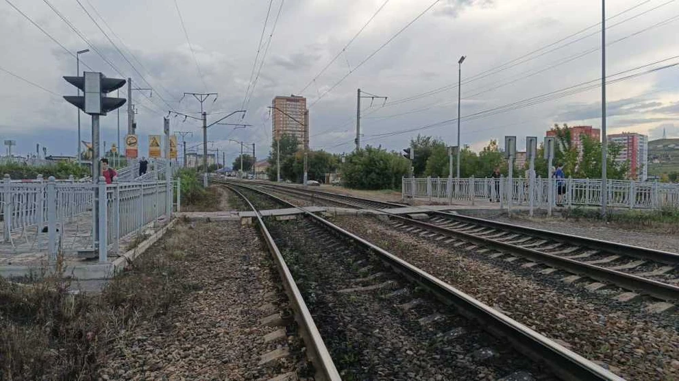 В Красноярске пожилого мужчину сбил поезд