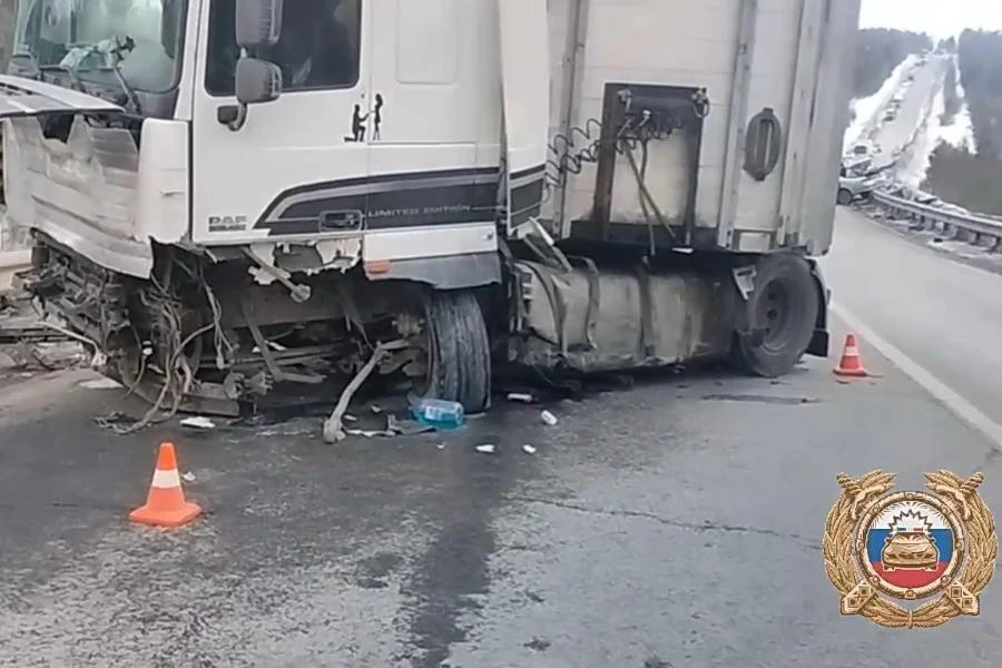 В Иркутской области водитель фуры выехал на «встречку» и совершил смертельное ДТП