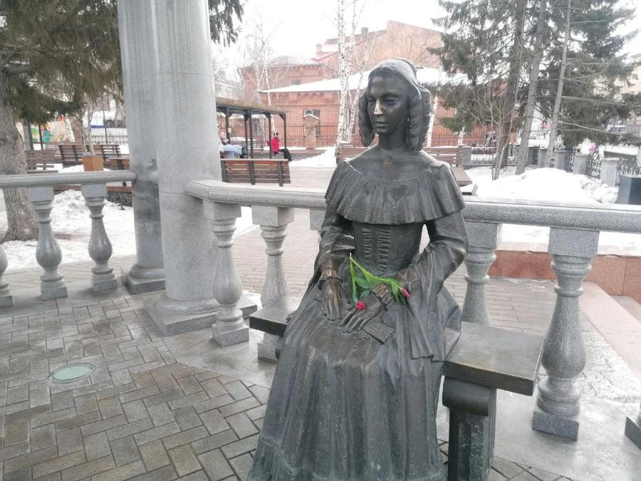 Каждый четвертый мужчина в Красноярске знает, что забыть поздравить жену с 8 Марта – опасно