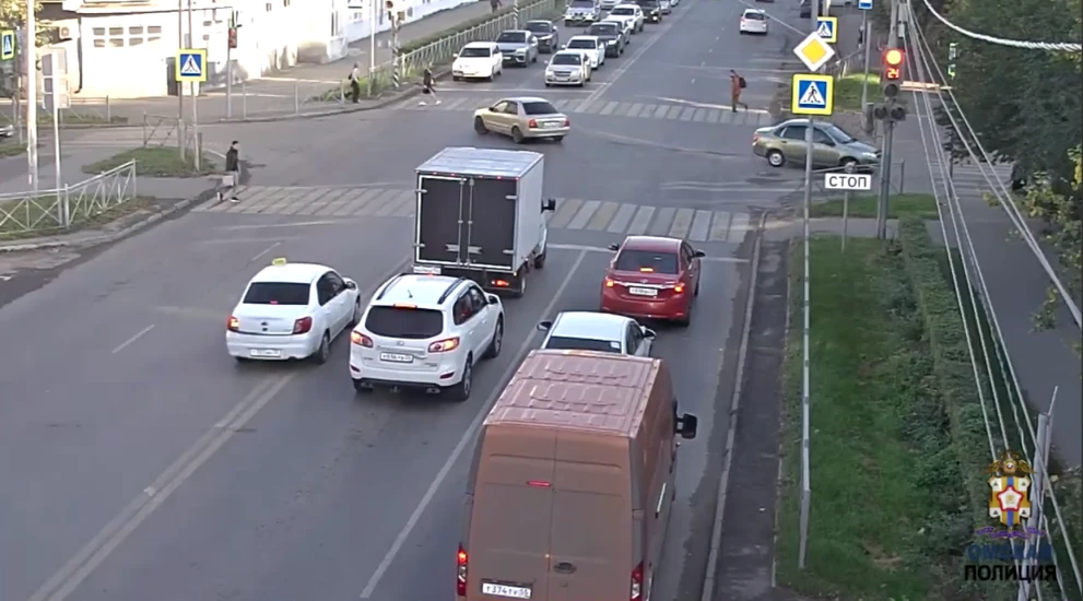 Омичу-таксисту не повезло дважды попасться в объектив дорожной камеры 