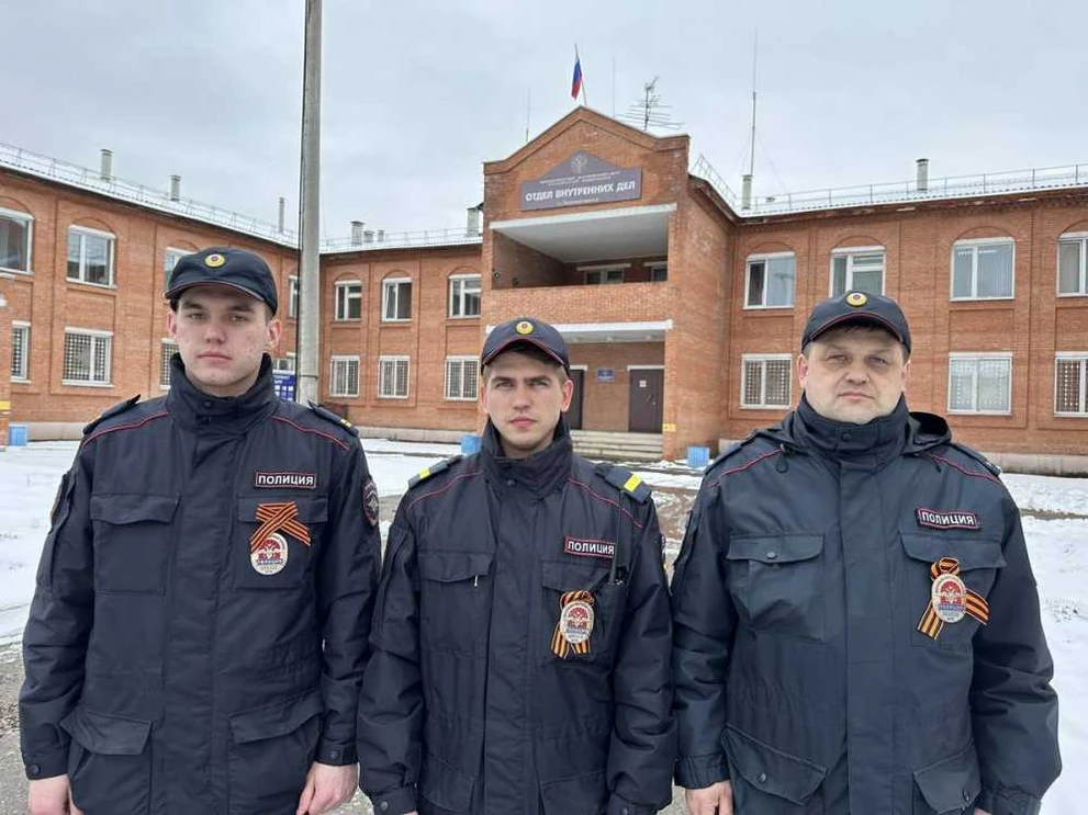В Красноярском крае полицейские предотвратили пал травы и пожар на автоплощадке