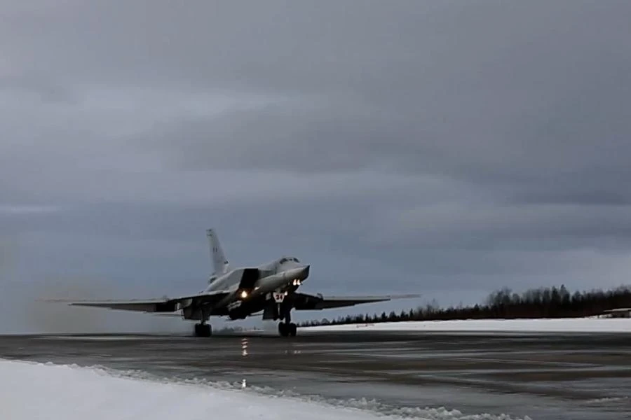 Дальний бомбардировщик Ту-22М3, упавший в Иркутской области, оставил без света сотни домов