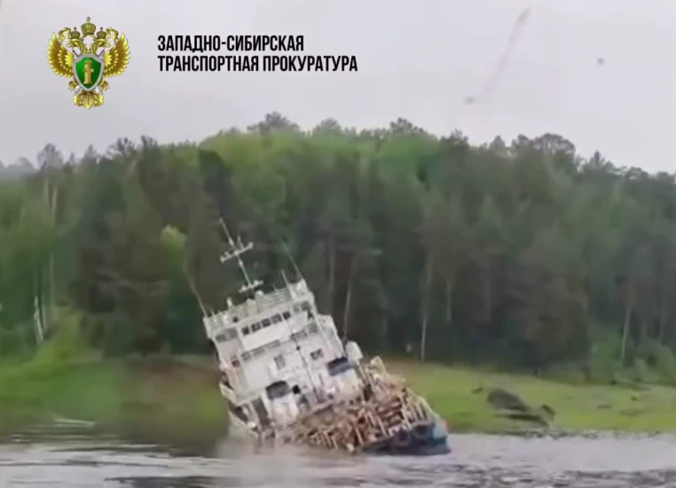 В Красноярском крае из-за разлива топлива в Енисее идёт контроль питьевой воды