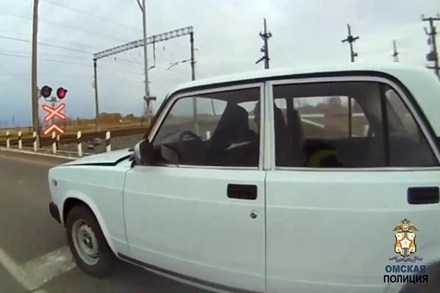 Попытку жителя Омской области научить 12-летнего внука вождению пресекли сотрудники ГАИ