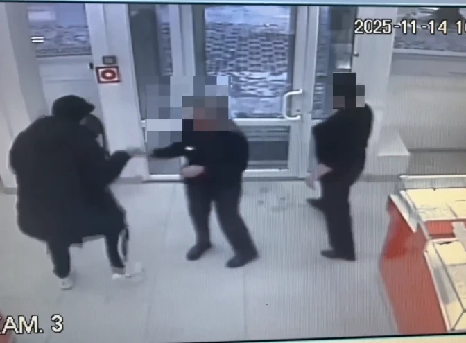 В Красноярске суд ожидает обвиняемого в ограблении ювелирного магазина