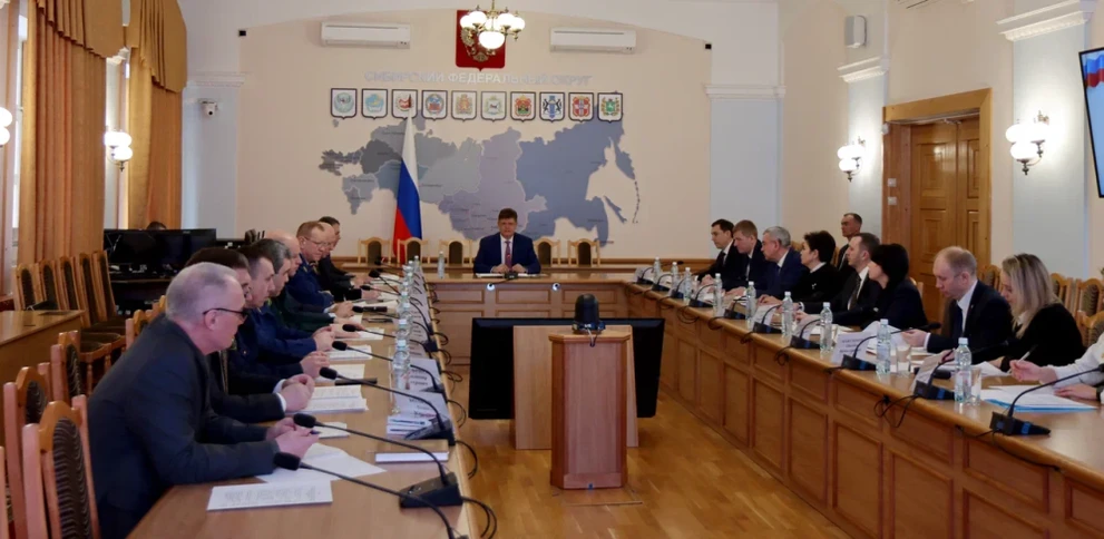 Борьбу с незаконными финансовыми операциями в СФО обсудили на заседании под председательством полпреда 