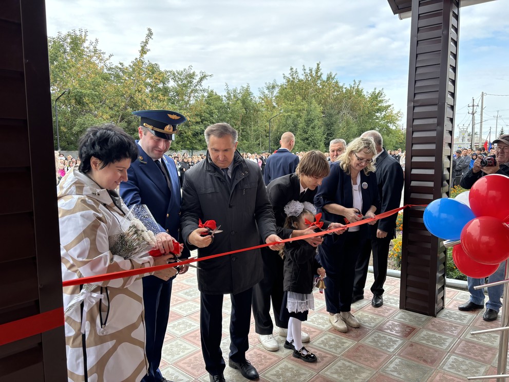 В Новосибирской области старинную школу в Колывани открыли после капремонта