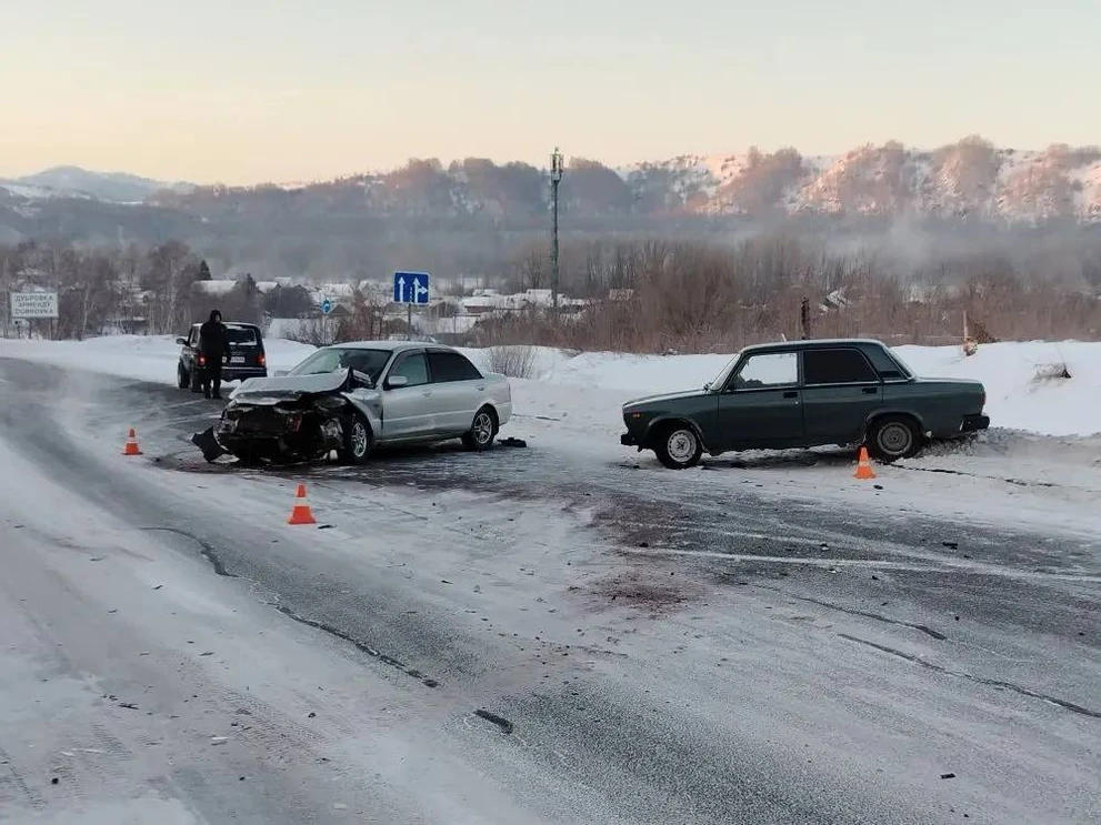 Дорога невезения: на Алтае девушка попала в две аварии поочерёдно