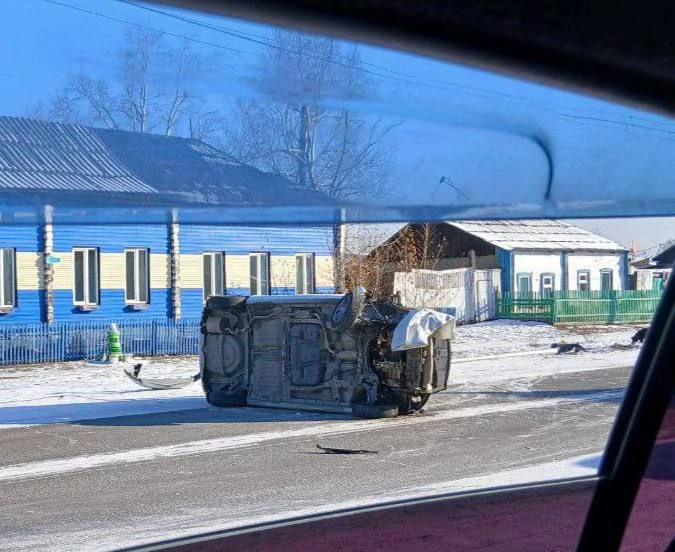 В Туве пьяная девушка без прав устроила аварию и перевернула автомобиль