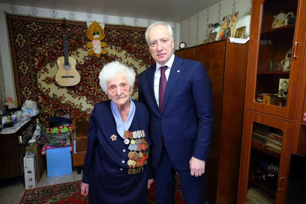 Томская фронтовая медсестра получила медаль к 80-летию Победы