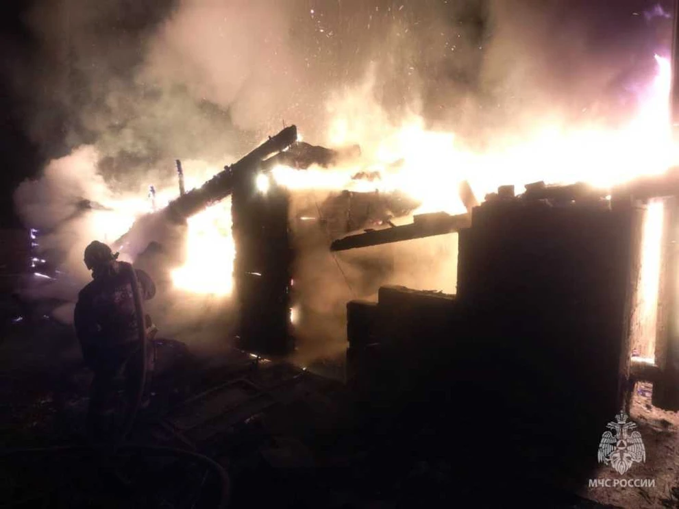 В Красноярском крае за сутки потушено 28 пожаров, а на озере утонул мужчина