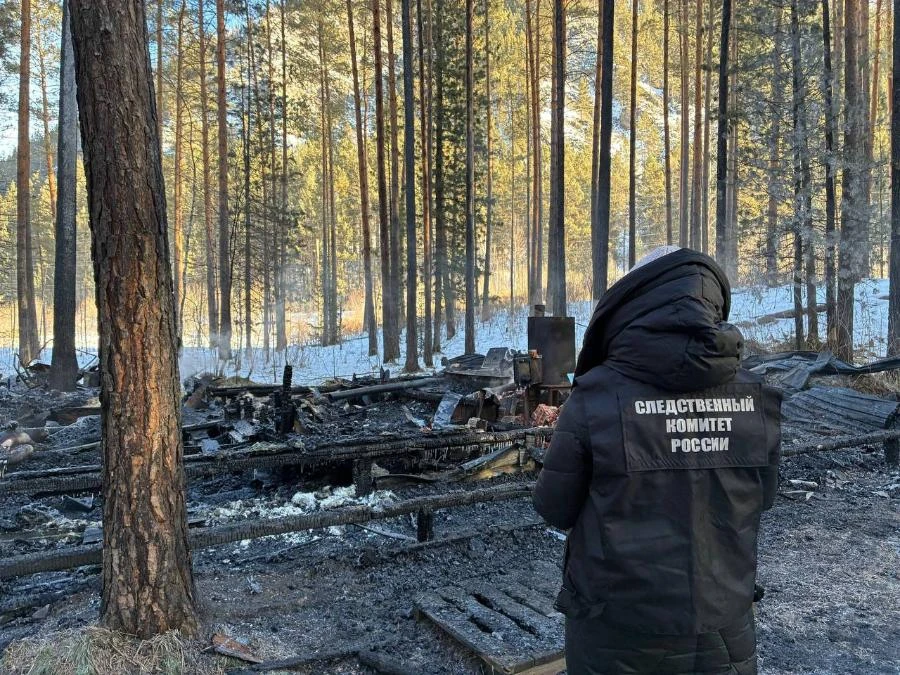 В Хакасии в пожаре на турбазе погибли трое молодых людей