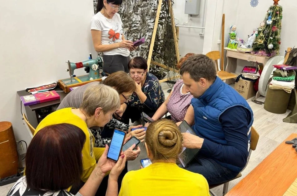 Для серебряных волонтеров провели занятие «Смартфон для начинающих 60+»