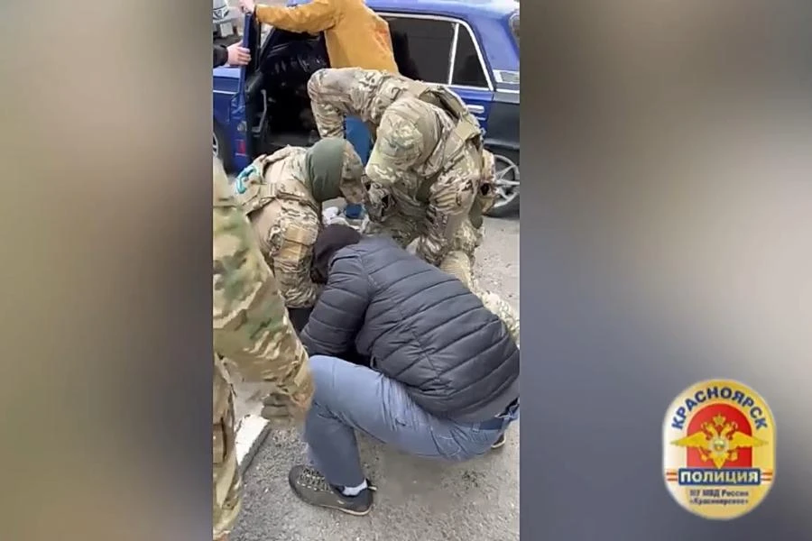 Жители микрорайона Солнечный в Красноярске стали свидетелями жёсткого задержания