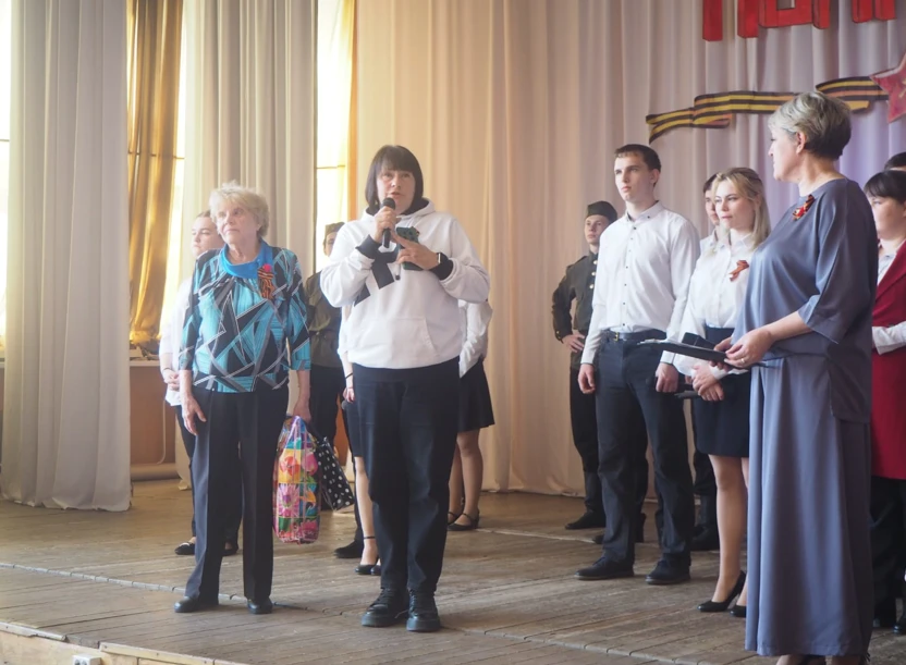 Партийцы Красноярска поздравляют ветеранов с Днем Победы