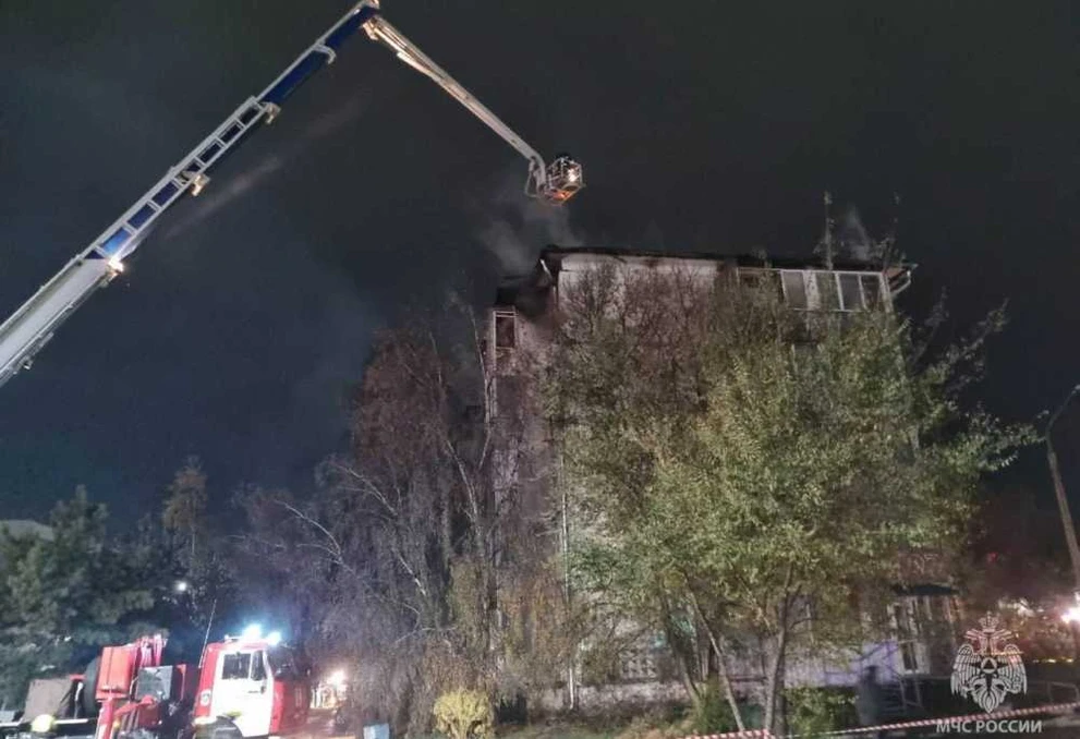 В городе спутнике Красноярска произошёл крупный пожар в жилом доме