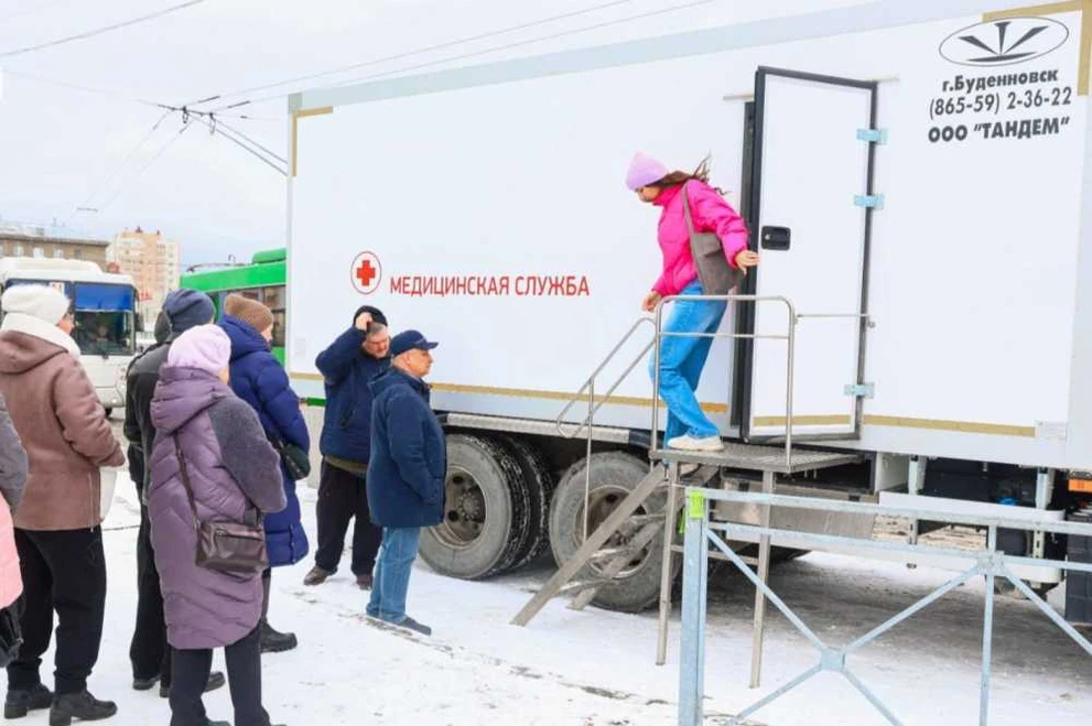 Новосибирцы смогли сделать флюорографию в передвижном кабинете 