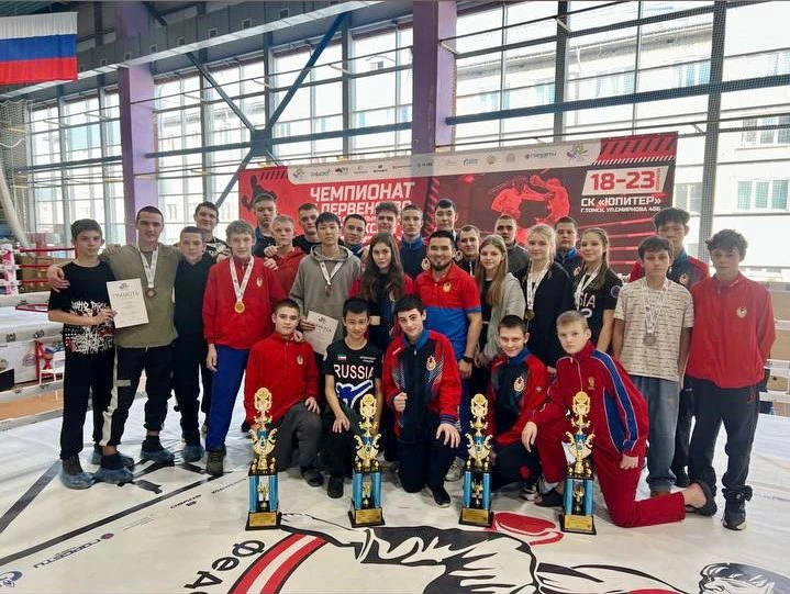 Кикбоксеры из Хакасии одержали победу на чемпионате и первенстве Сибири