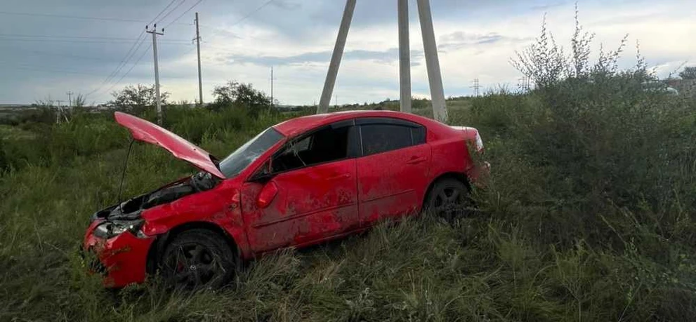 В Хакасии водитель иномарки сломал голень и рёбра