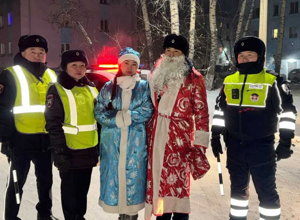 В Туве на дороги вышел «Новогодний патруль ДПС»