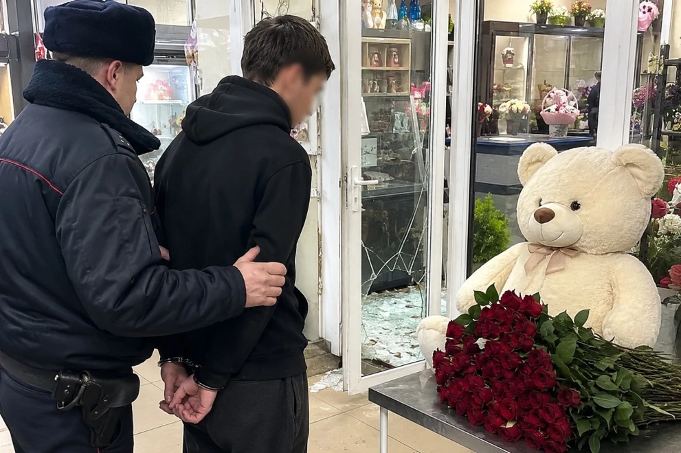 В Хакасии задержали похитителя 51 розы и плюшевого медведя