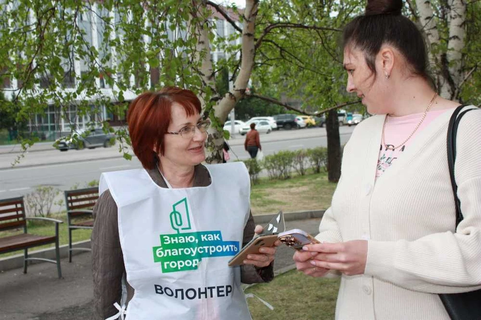 В парках и скверах Красноярска работают волонтёры голосования по благоустройству