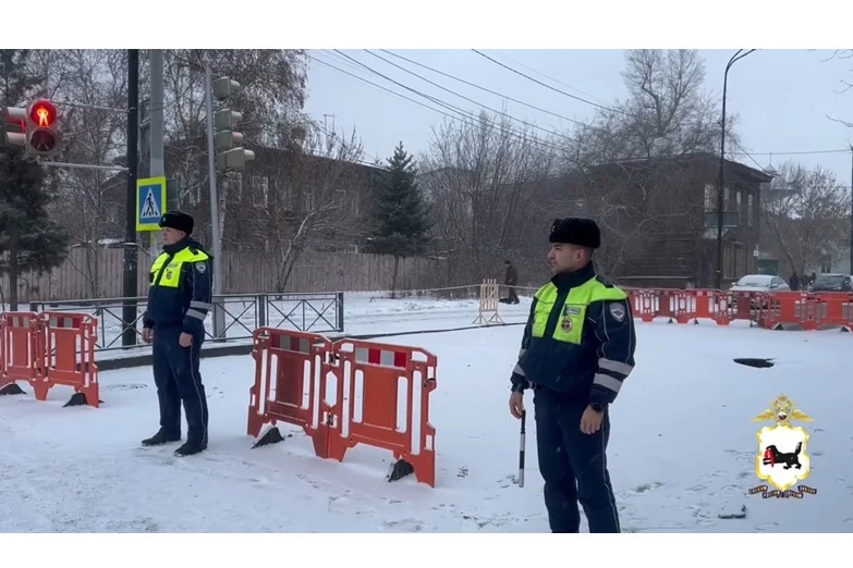 В Иркутске из-за коммунальной аварии частично перекрыто движение в центре города