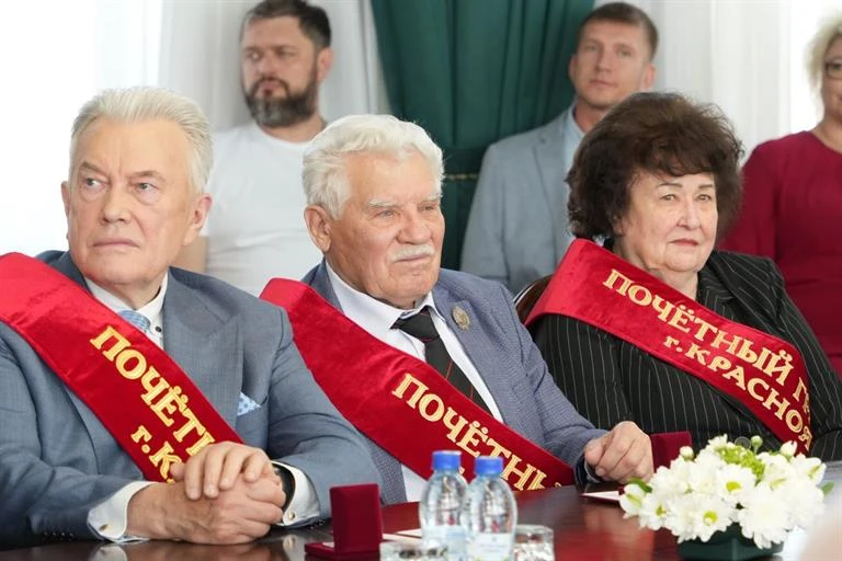 Три красноярца стали Почётными гражданами города