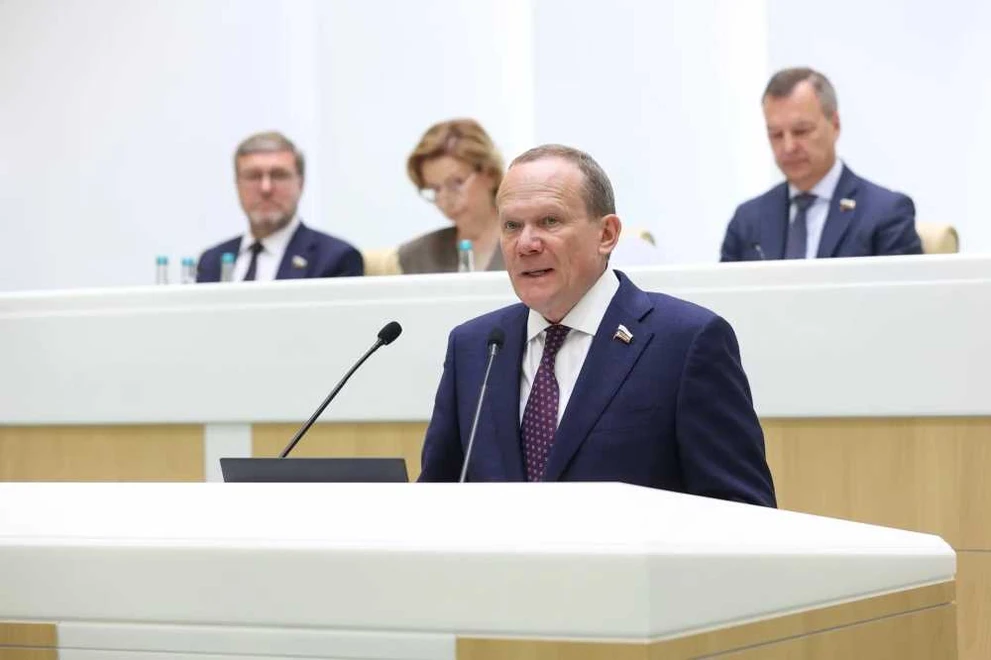 В России приняли поправки в закон по инициативе алтайского сенатора 