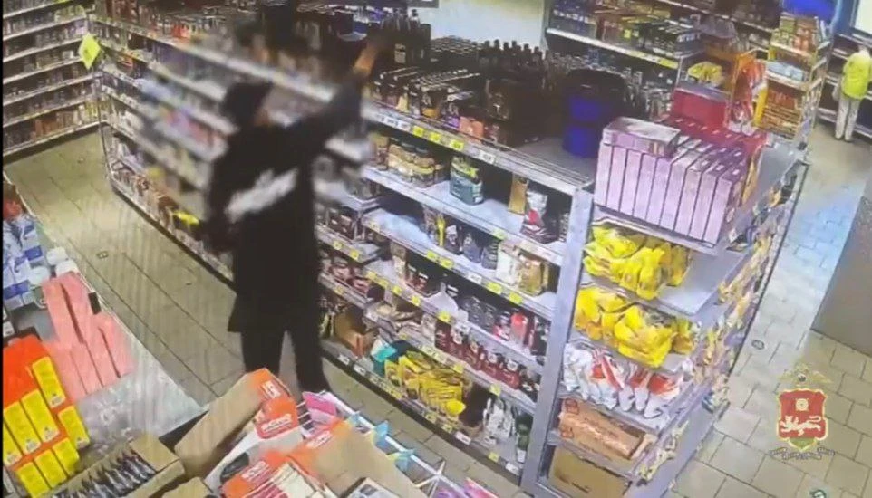 В столице Хакасии задержали банду магазинных воришек