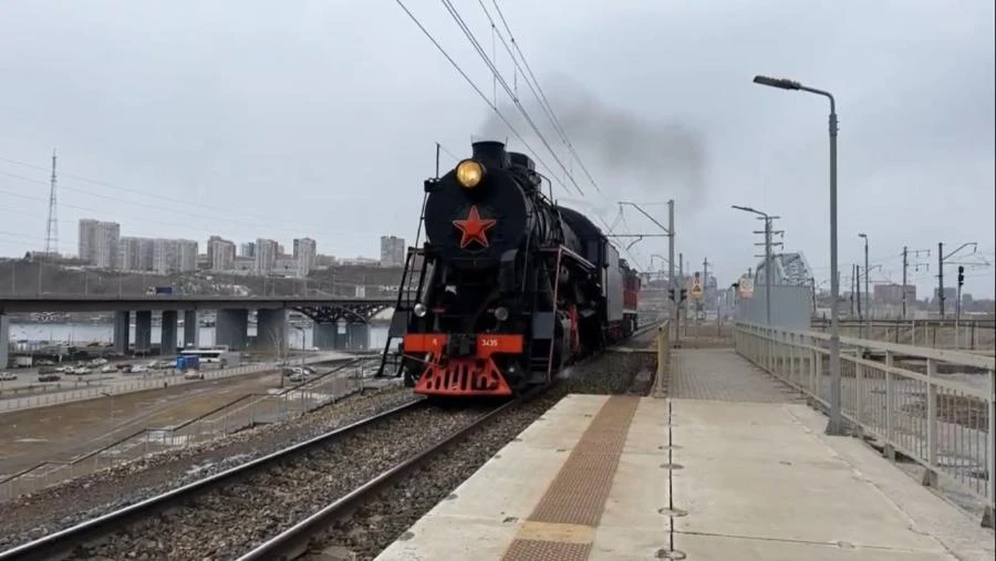 В Красноярске поставили на ход знаменитый паровоз Победы