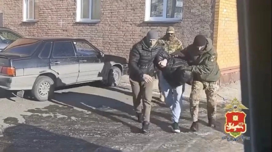 В Хакасии задержали скупщиков банковских карт