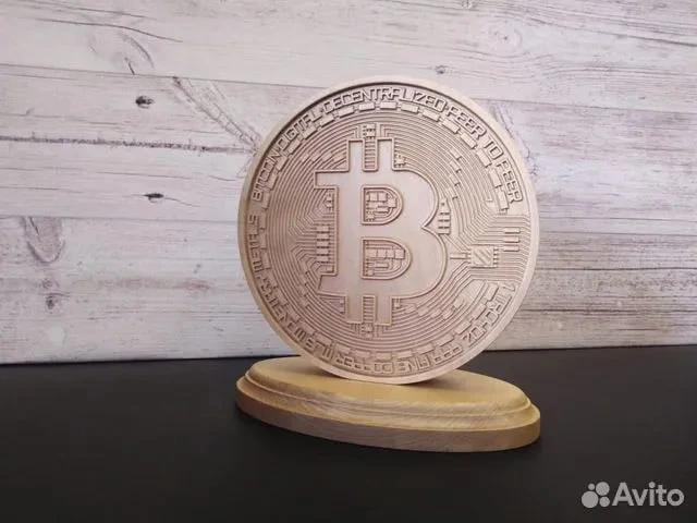В Барнауле продают деревянный биткоин за 2,5 миллиона рублей
