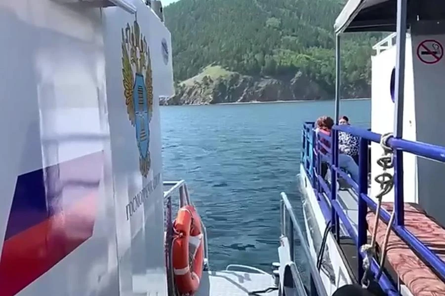 В Иркутской области прокуратура выявила нелегальных перевозчиков на Байкале