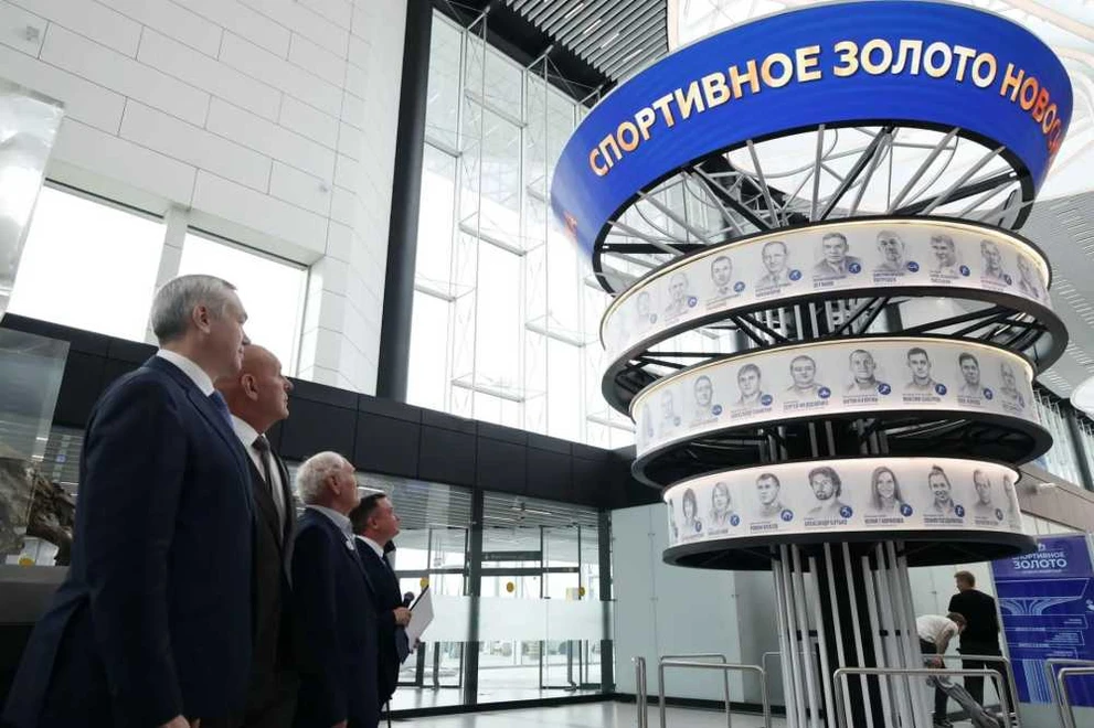 В аэропорту Толмачево открыли арт-объект о спортивных чемпионах Новосибирска