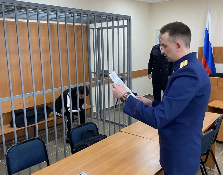 В Омской области молодой человек убил отчима и ранил соседа
