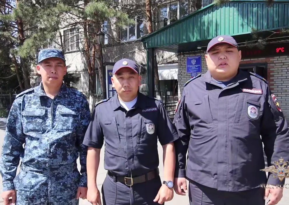 Полицейского из Тувы наградили медалью МВД России «За смелость во имя спасения»