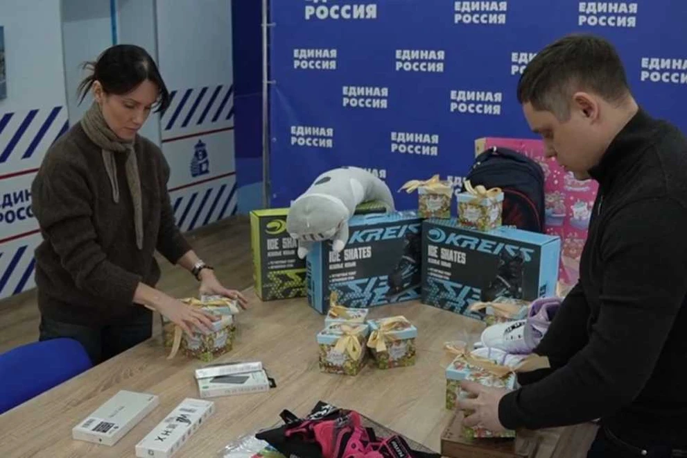 Из Красноярска в Белгородскую область отправлены новогодние подарки детям 