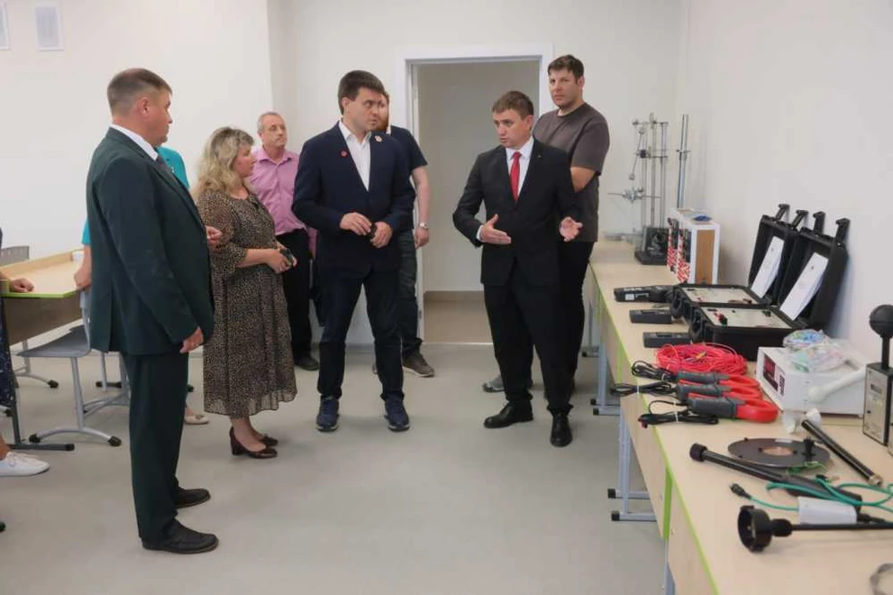 Губернатор проверил готовность школ на юге Красноярского края к учебному году